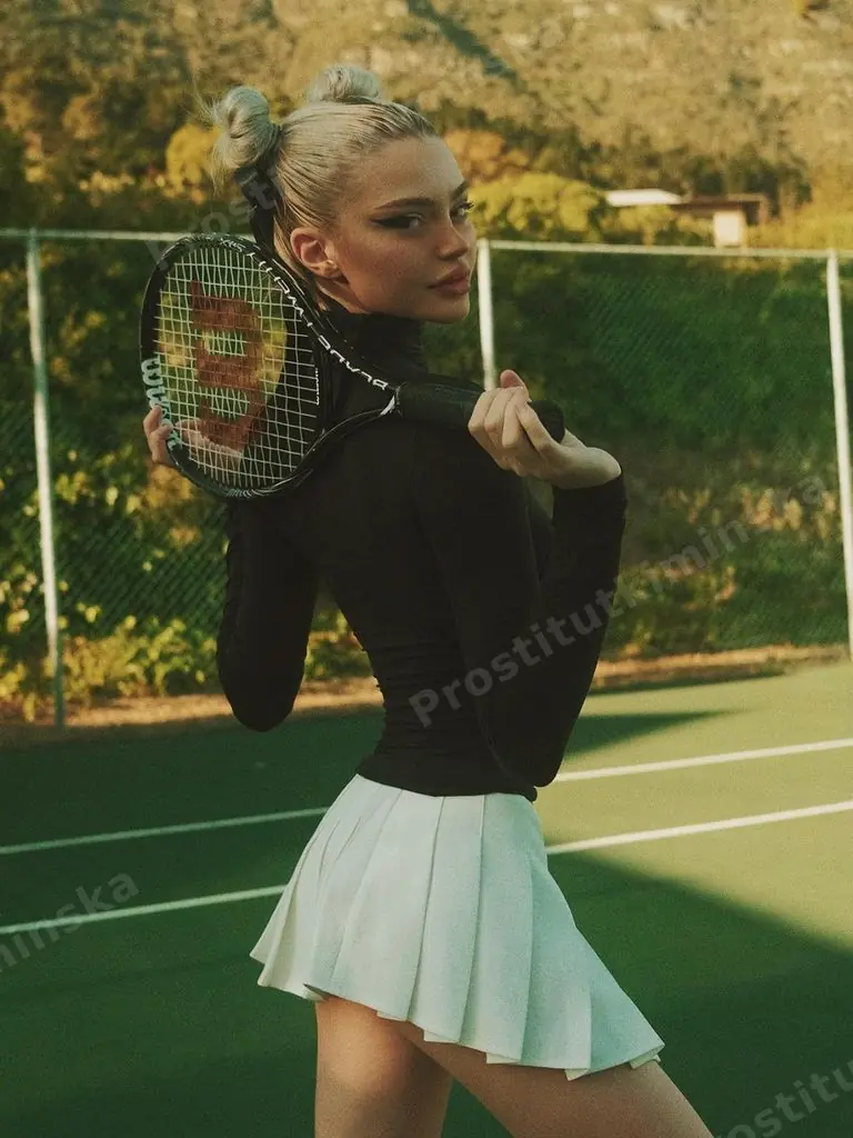 Павлина, 27