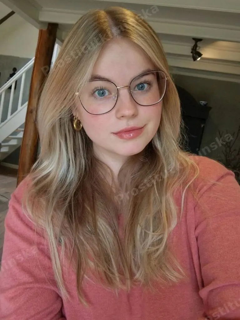 Наина, 28