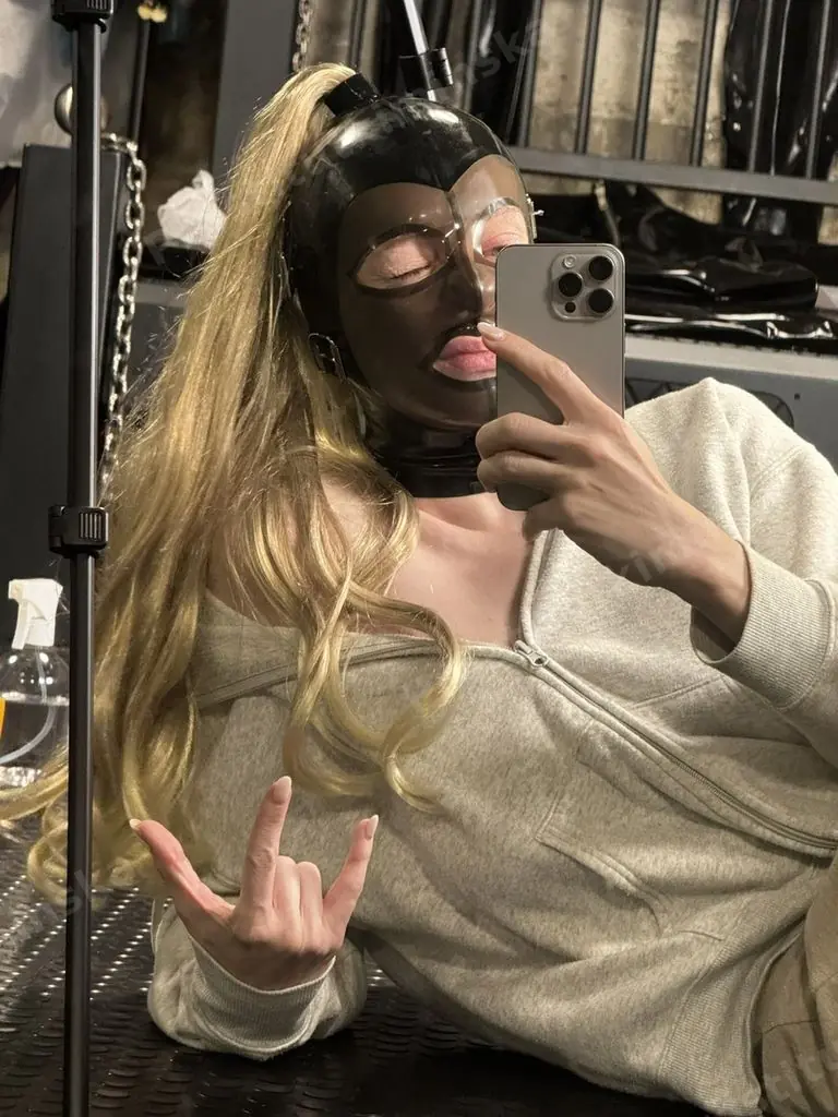 Эмма, 27