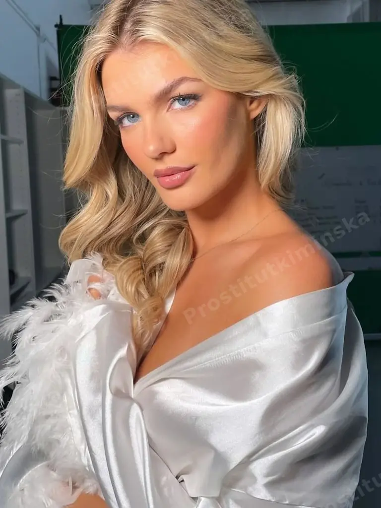 Симона, 25