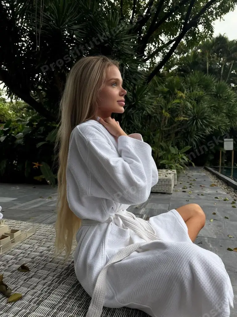 Наина, 28
